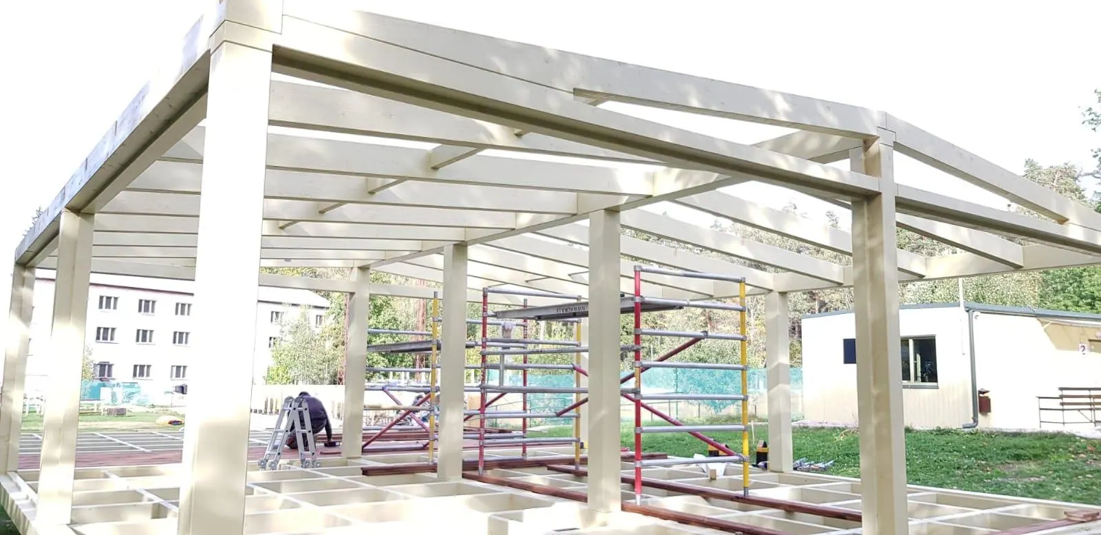 Paviljoni — Koka konstrukcija 8 x 8 m ar stiklojumu; ar terasi 8 x 8 m